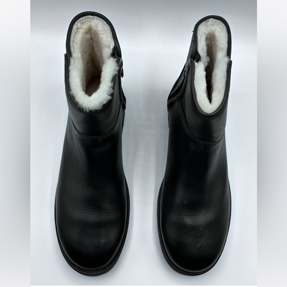 Uggs leather side zip sherpa lined SZ 9  . - Picture 4 of 16